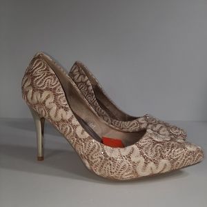 Michale & Bourdeux | NWT Rose Gold & Cream Closed Toe Heels Size 38